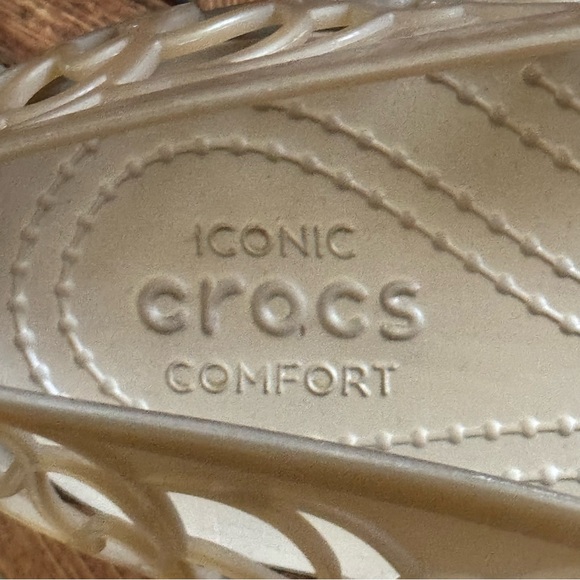 Crocs Isabella Jelly Flat: Peep-Toe Style with Gemlitetranslucent Uppers - Picture 8 of 13